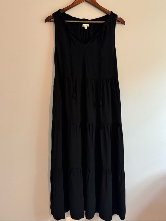 Max Studio Dresses & Skirts - Max Studio Black Tiered V-Neck Maxi Dress